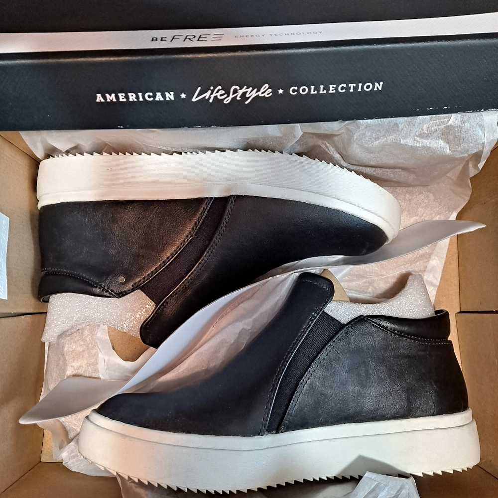 Black faux leather sneakers